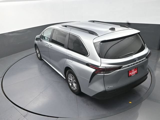 Used 2025 Toyota Sienna XLE FWD image 26
