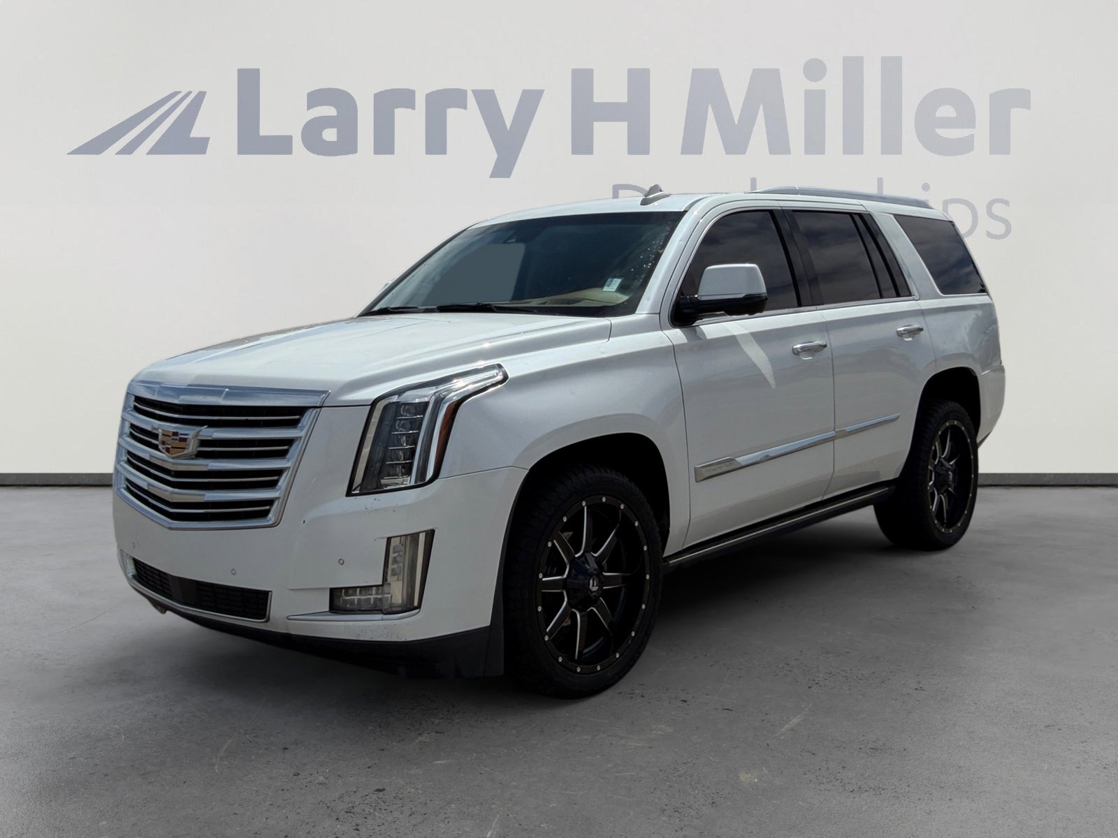 Used 2016 Cadillac Escalade Platinum AWD/4WD image 1