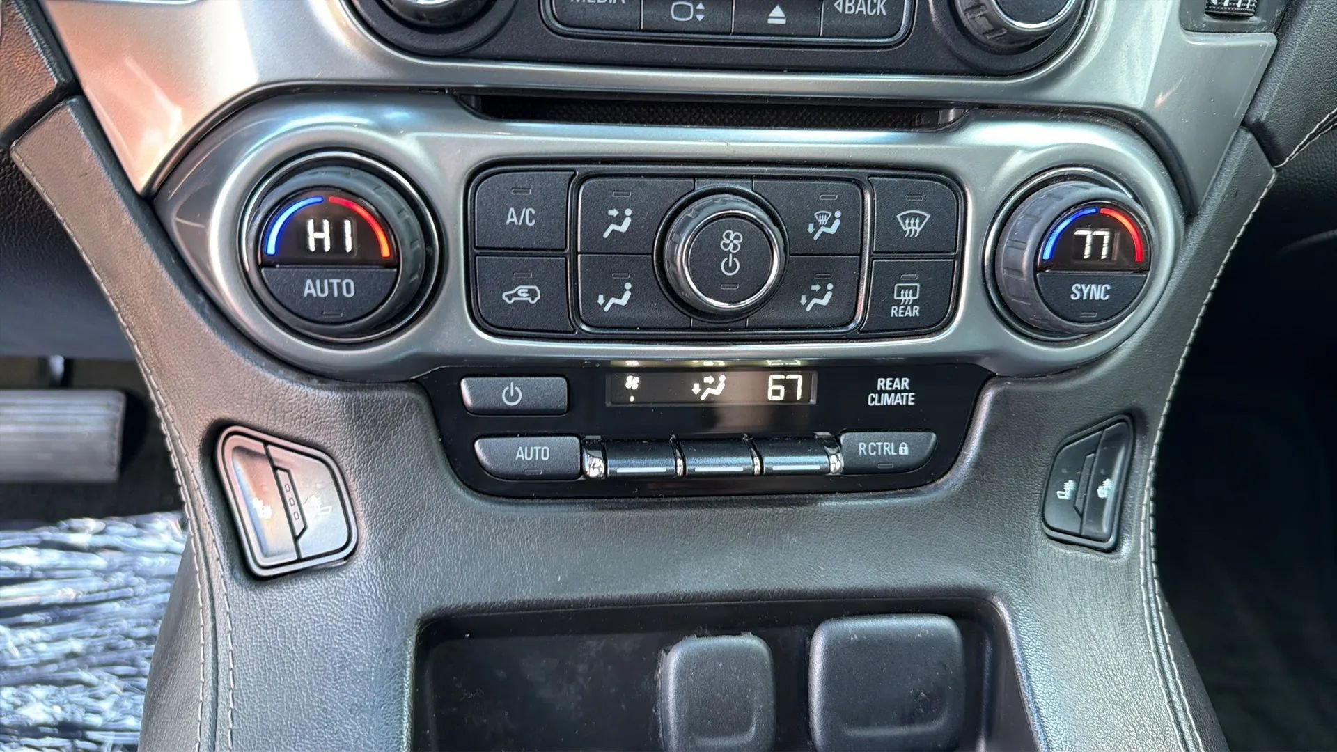 Used 2016 Chevrolet Suburban LT w/ Luxury Package image 27