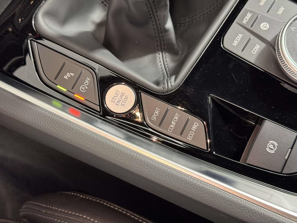Used 2025 BMW Z4 M40i w/ Edition RWD image 29