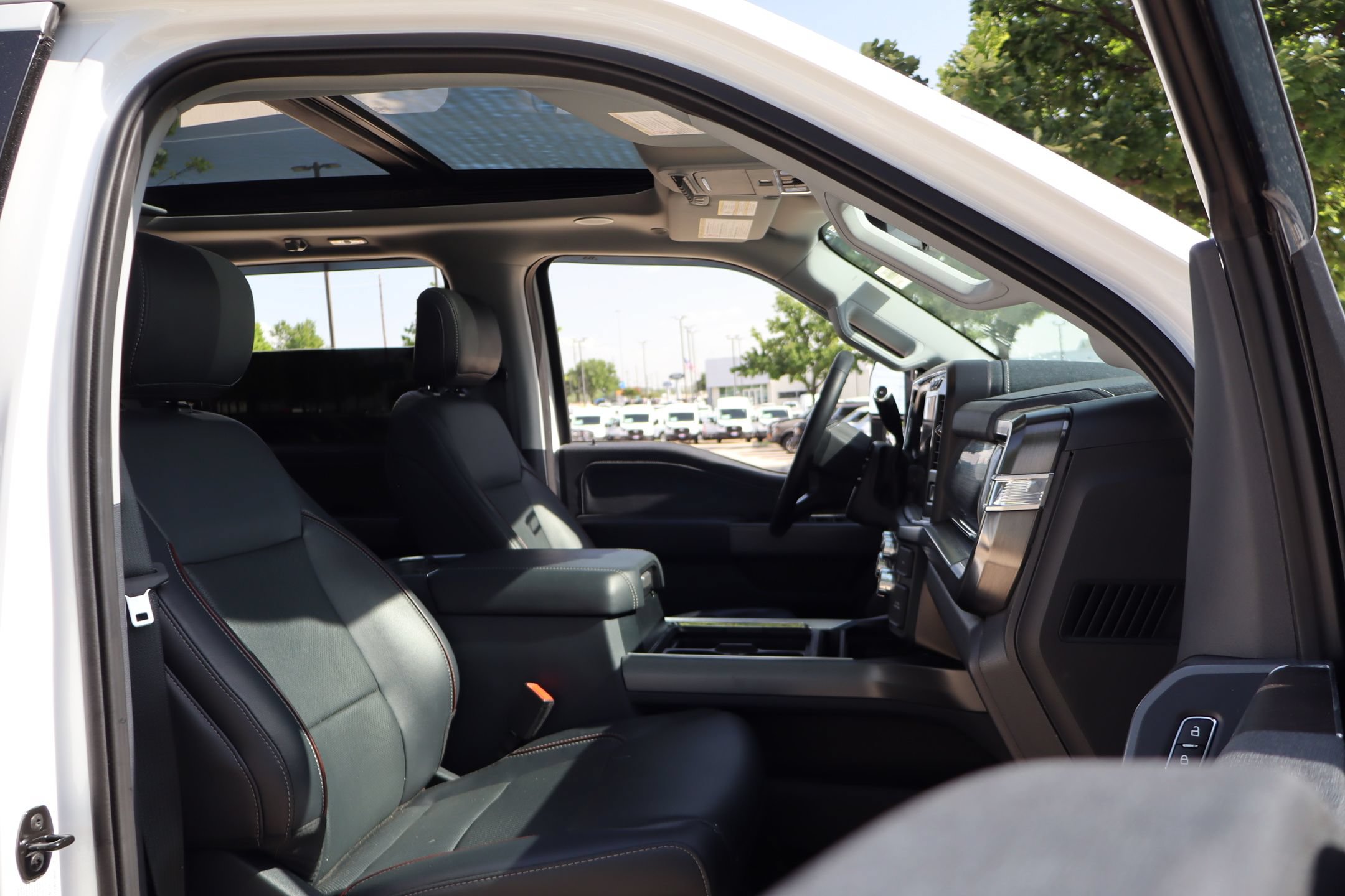 Used 2023 Ford F350 Lariat w/ Lariat Ultimate Package AWD/4WD image 30