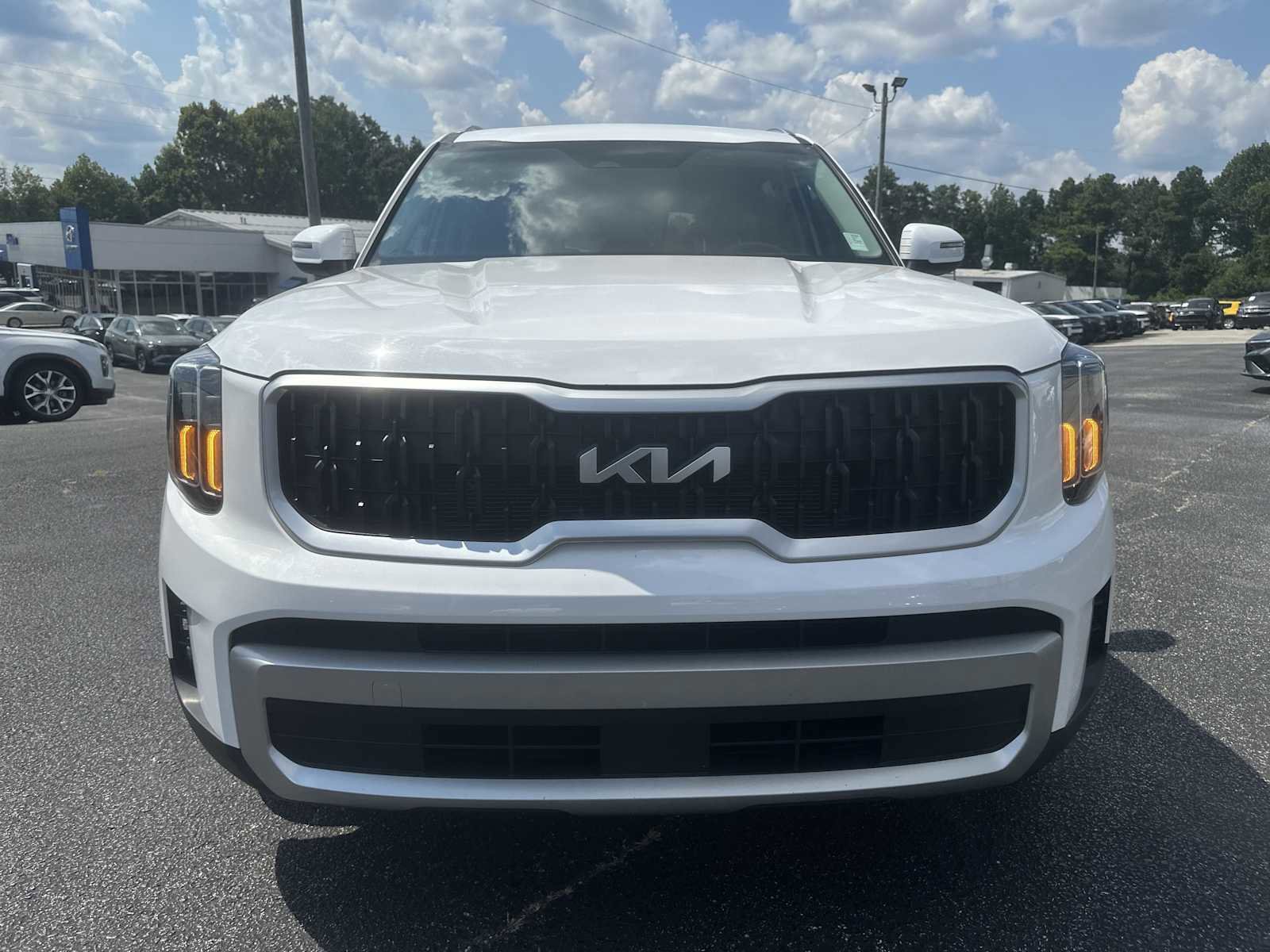 Used 2024 Kia Telluride EX image 3