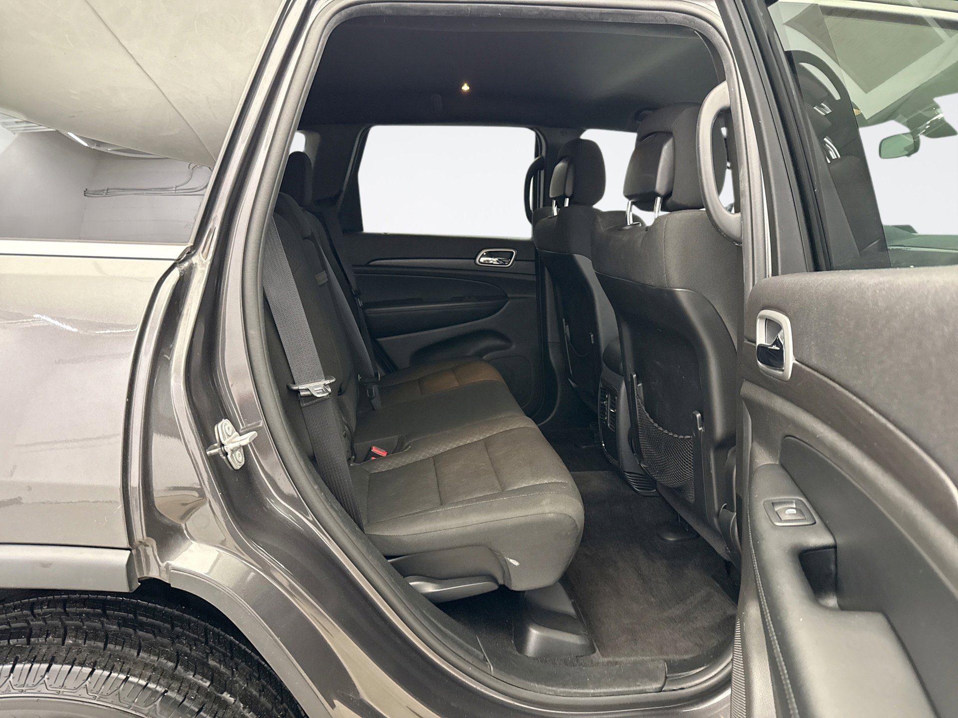 Used 2018 Jeep Grand Cherokee Laredo image 17