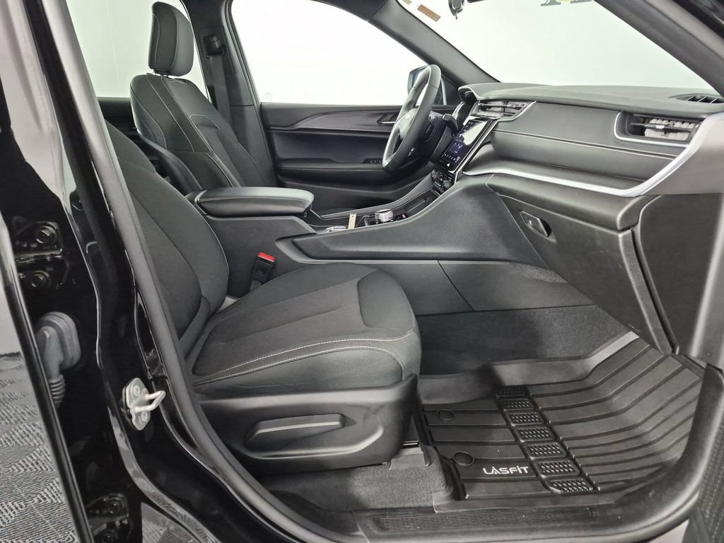 Used 2025 Jeep Grand Cherokee L Laredo w/ Luxury Tech Group I RWD image 39