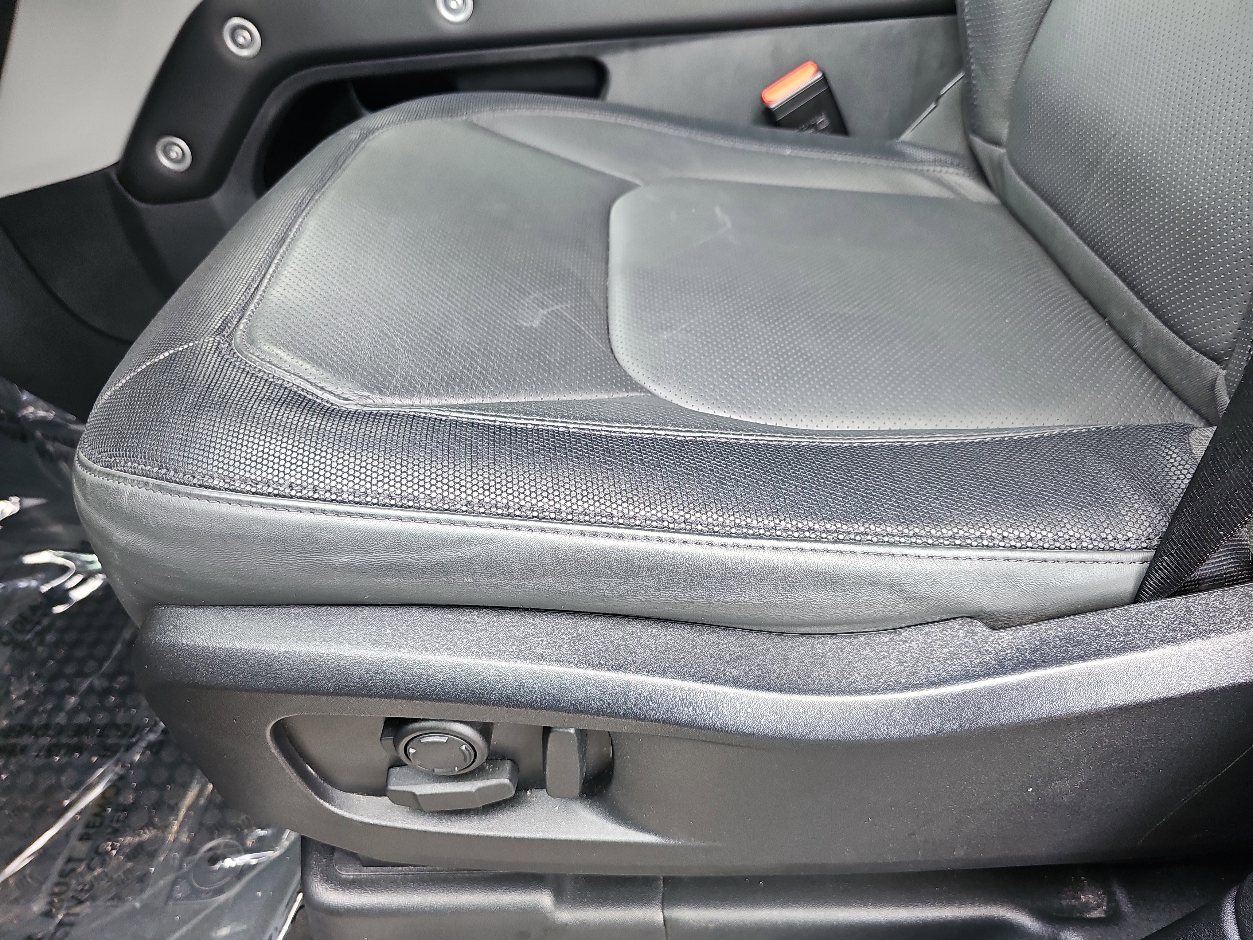 Used 2024 Land Rover Defender 110 X-Dynamic SE image 30