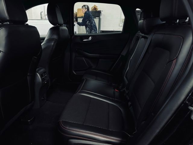 Used 2025 Ford Escape ST-Line image 18