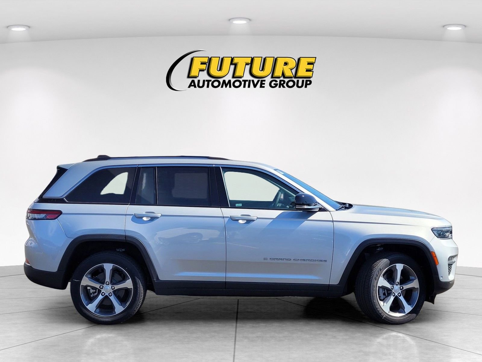 New 2024 Jeep Grand Cherokee Limited 4xe w/ Luxury Tech Group II image 3