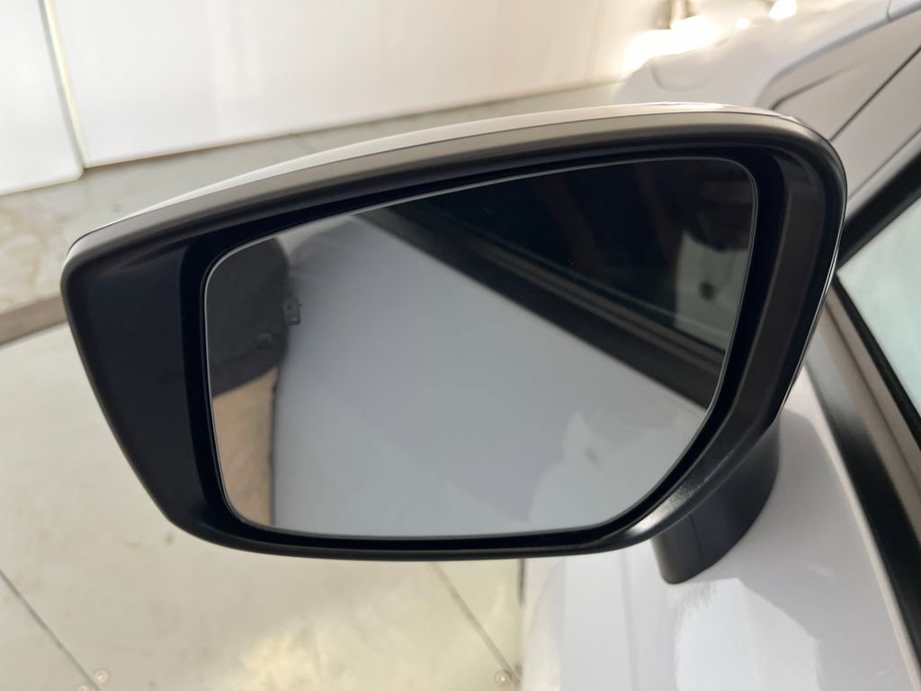 Used 2024 Nissan Versa SR w/ Trunk Package image 38