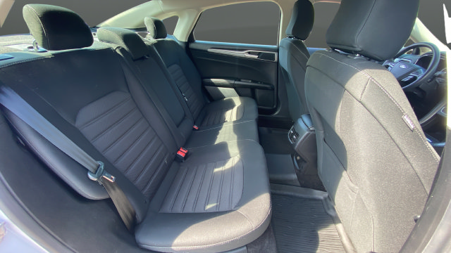 Used 2020 Ford Fusion SE AWD/4WD image 25