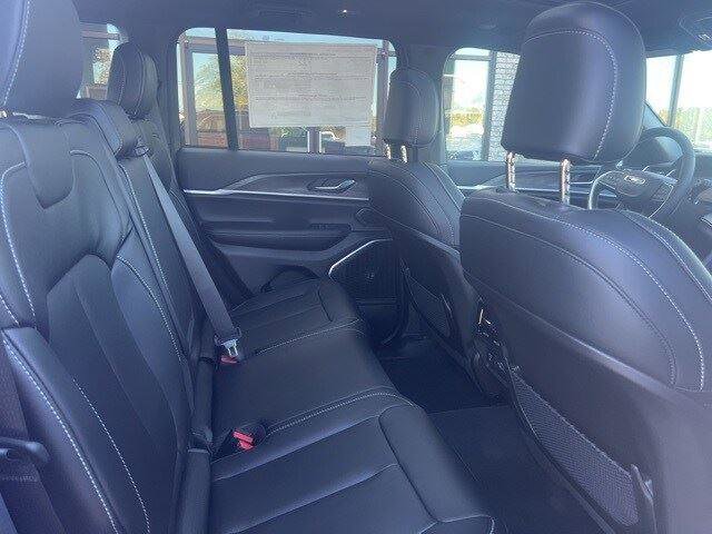 New 2025 Jeep Grand Cherokee Limited w/ Trailer Tow Package image 17