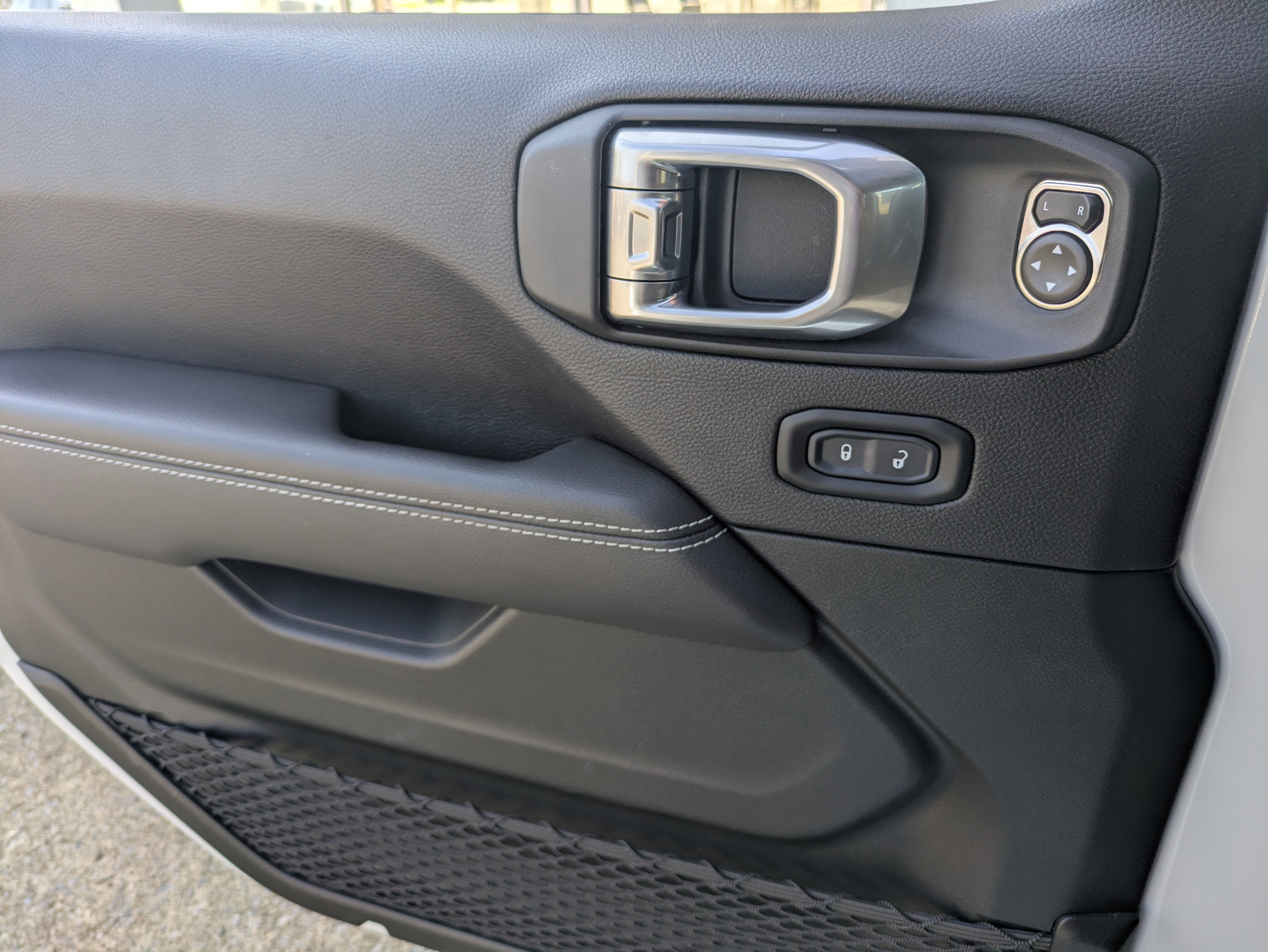 Used 2021 Jeep Wrangler Unlimited Sahara AWD/4WD image 26