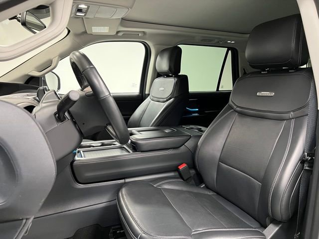 Used 2025 Ford Expedition Platinum AWD/4WD image 21