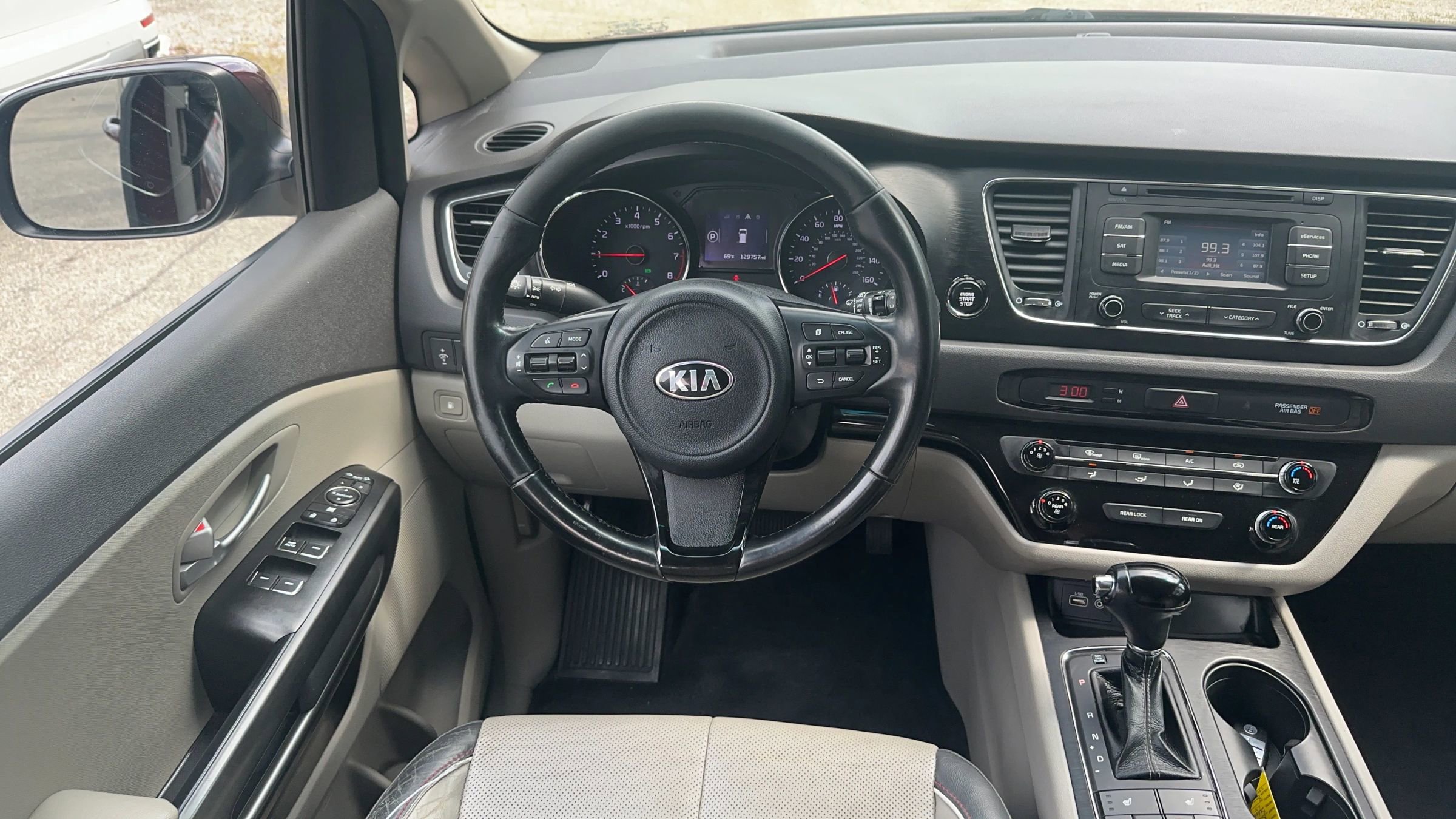 Used 2017 Kia Sedona LX w/ LX Essentials Premium Package FWD image 10