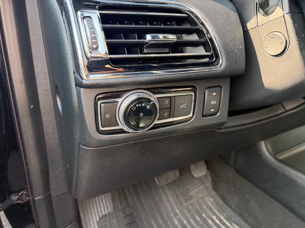 Used 2020 Lincoln Navigator L Reserve w/ Equipment Group 208A Reserve AWD/4WD image 12