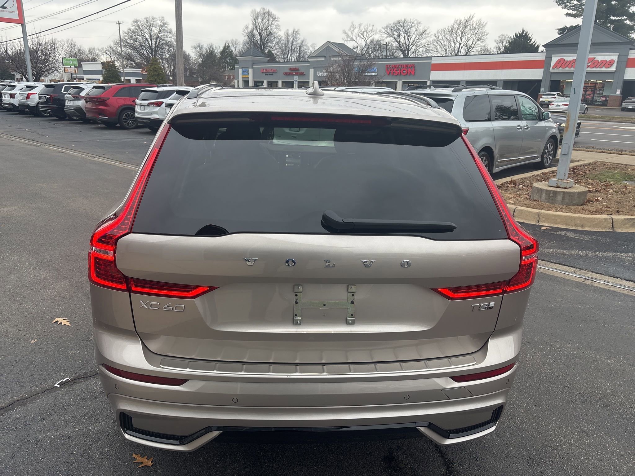 Used 2025 Volvo XC60 T8 Plus w/ Protection Package Premier image 8