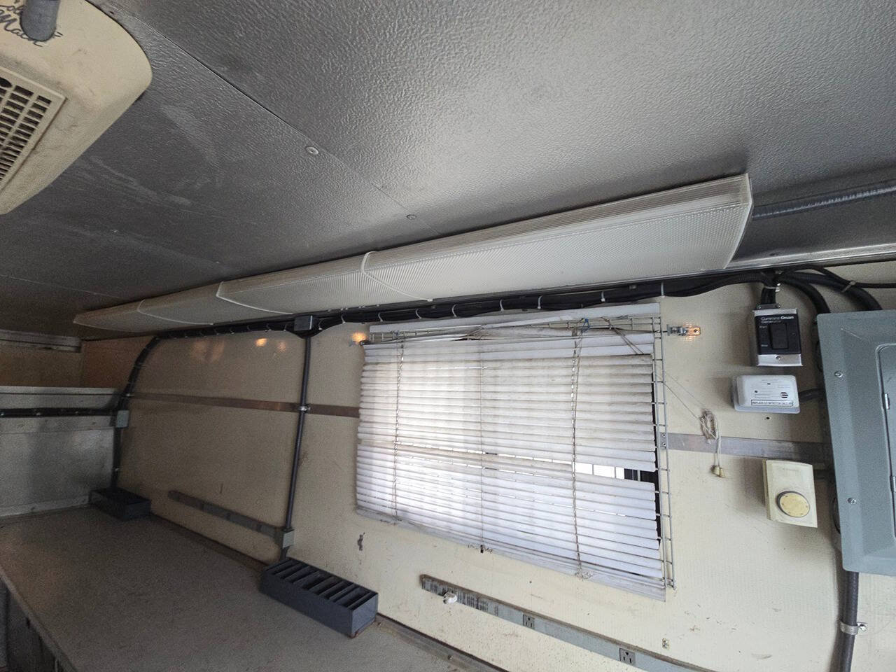 Used 2009 Chevrolet Express 3500 RWD image 19