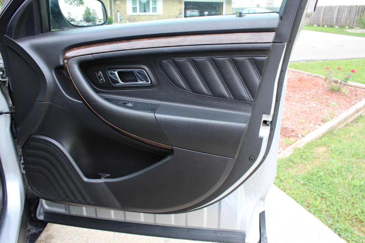 Used 2019 Ford Taurus Limited FWD image 38