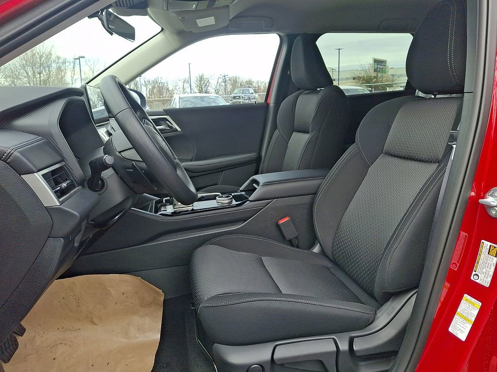 New 2026 Mitsubishi Outlander ES image 7