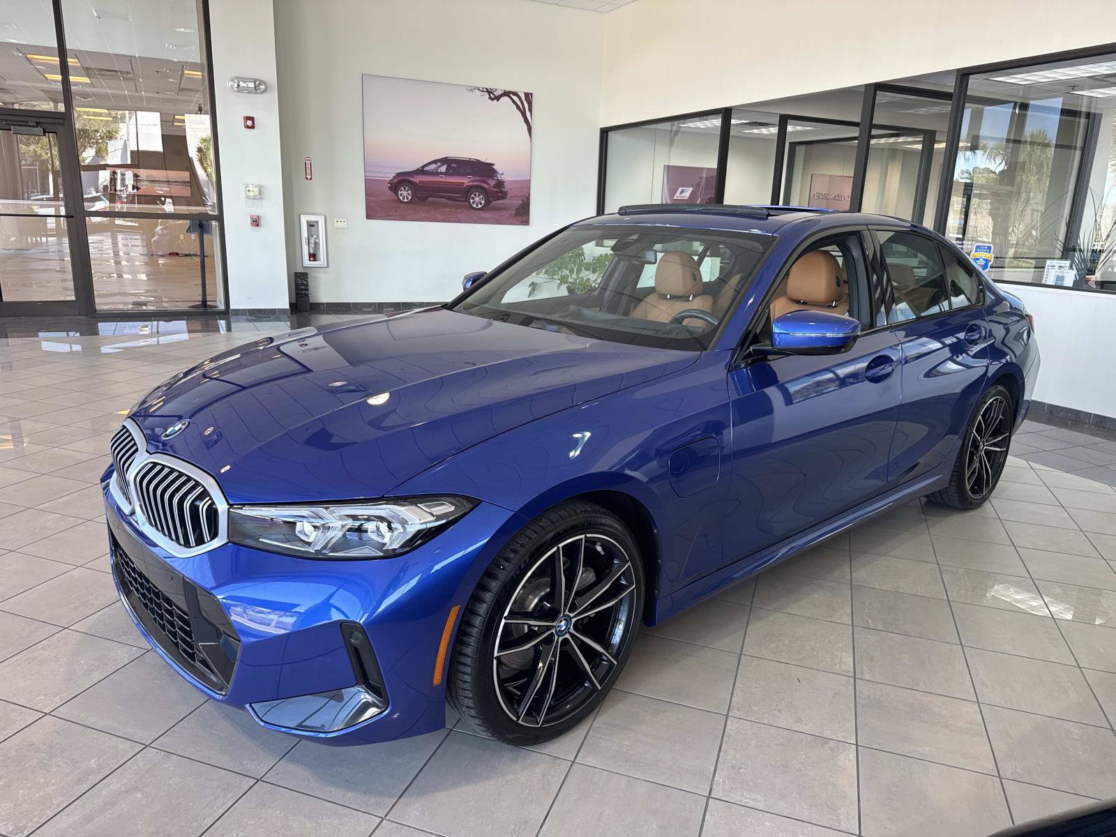 Used 2024 BMW 330e image 3