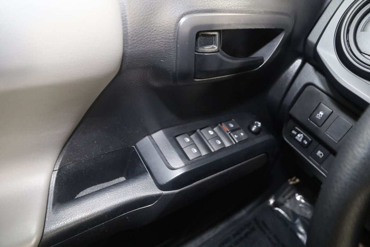 Used 2023 Toyota Tacoma SR AWD/4WD image 23