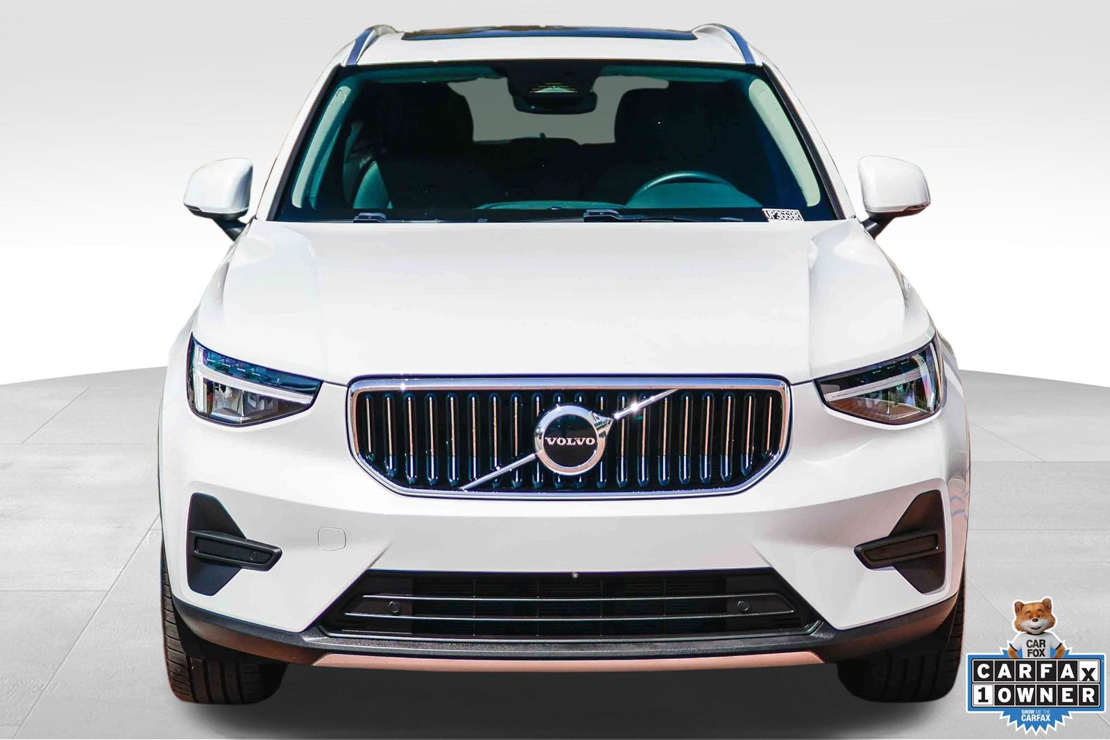 Used 2025 Volvo XC40 B5 Core AWD/4WD image 2