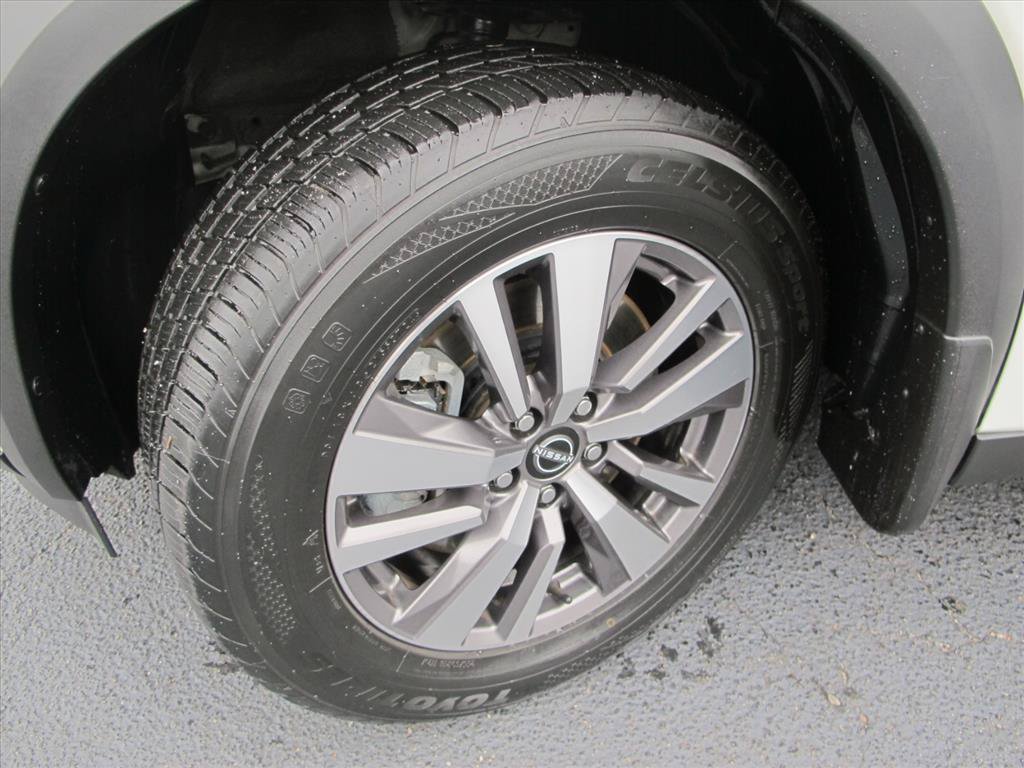 Used 2023 Nissan Pathfinder SL w/ Lighting Package (N92) FWD image 18