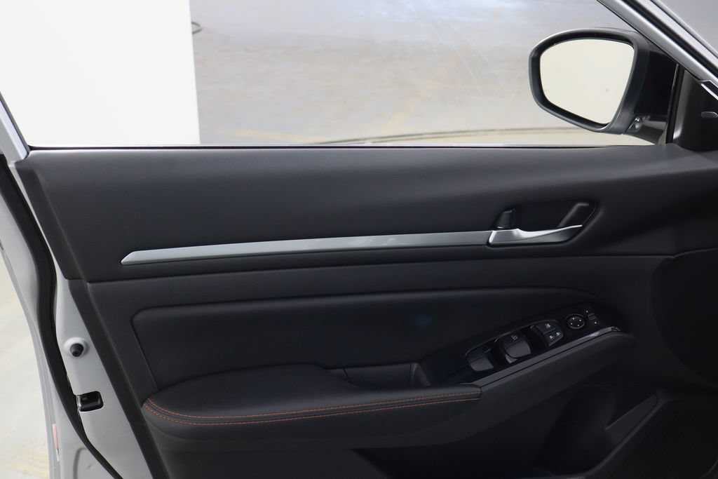 Used 2024 Nissan Altima 2.5 SR FWD image 13