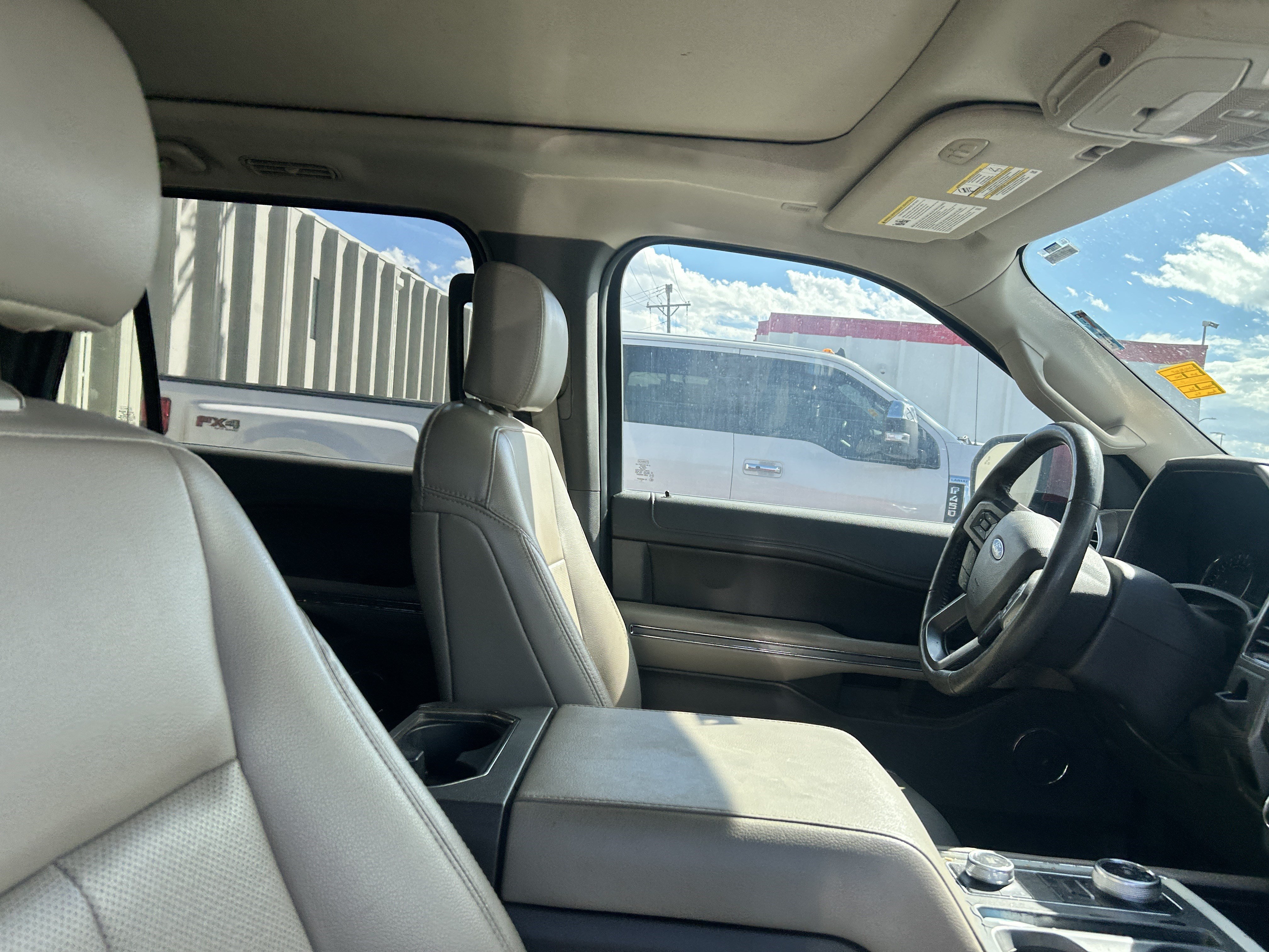 Used 2019 Ford Expedition Max XLT w/ Equipment Group 202A AWD/4WD image 12