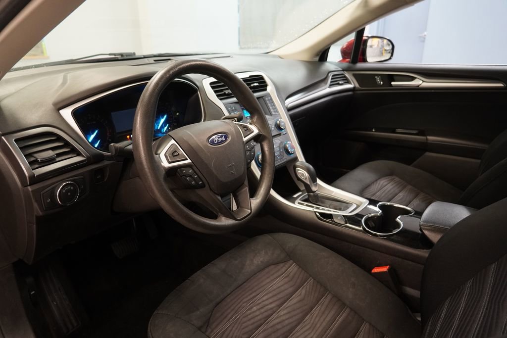 Used 2016 Ford Fusion SE FWD image 6