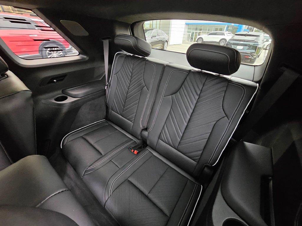 Certified 2026 Cadillac Vistiq Sport w/ LPO, Floor Liner Package AWD/4WD image 16
