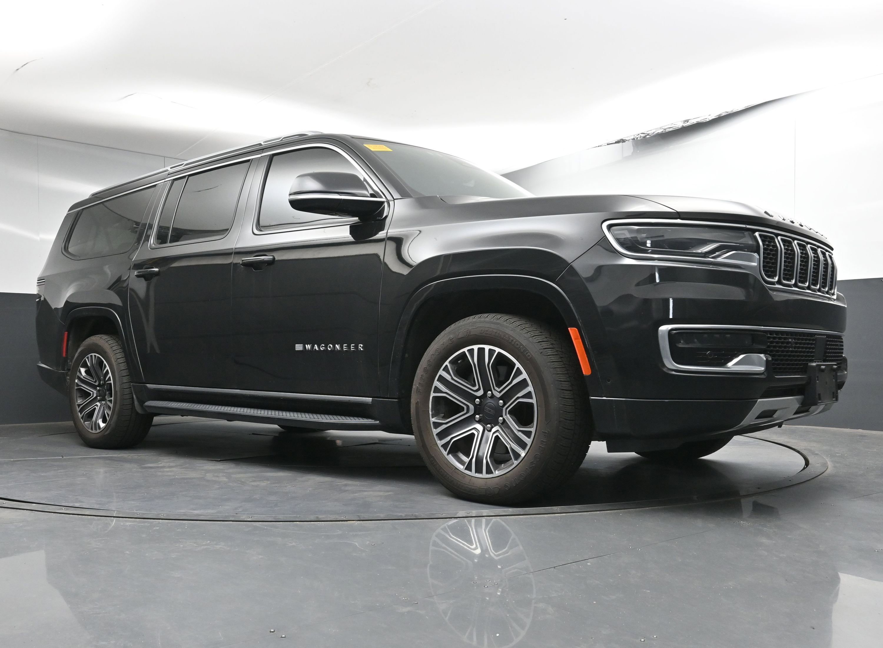 Used 2024 Jeep Wagoneer L Series II w/ Flexible Seating Group image 24