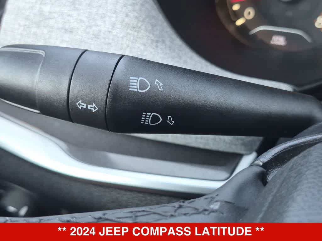 Used 2024 Jeep Compass Latitude AWD/4WD image 25