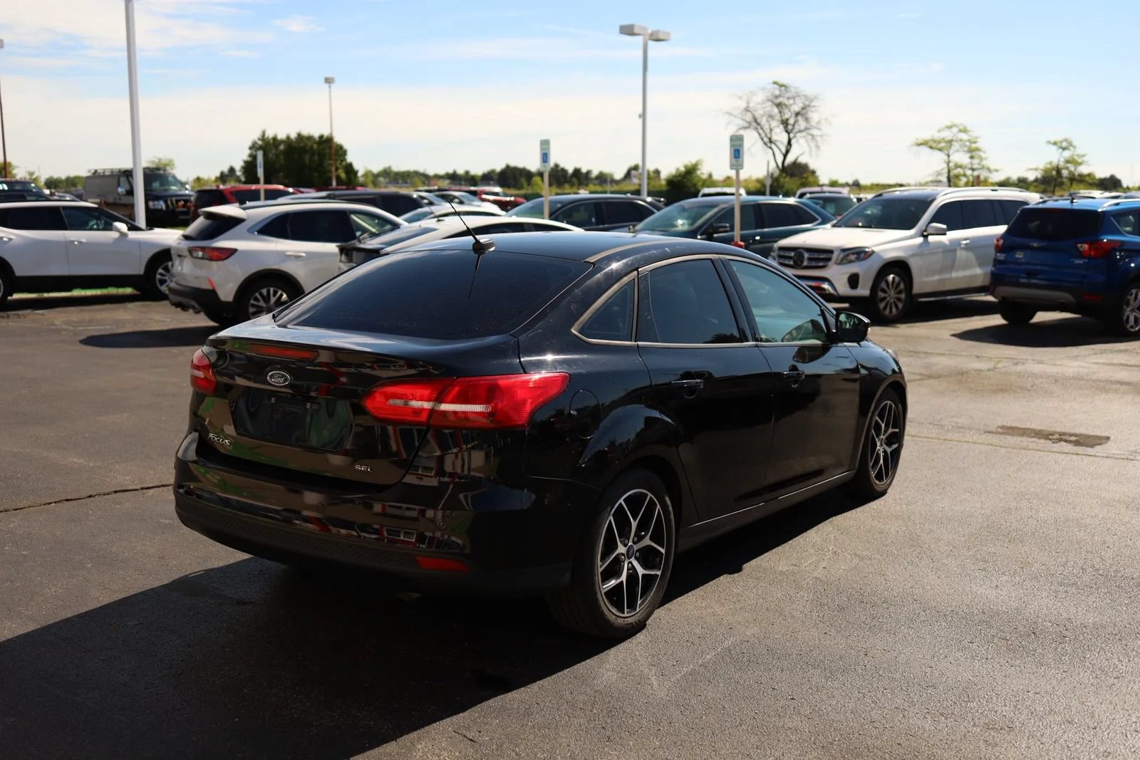 Used 2017 Ford Focus SEL w/ Cold Weather Package FWD image 5