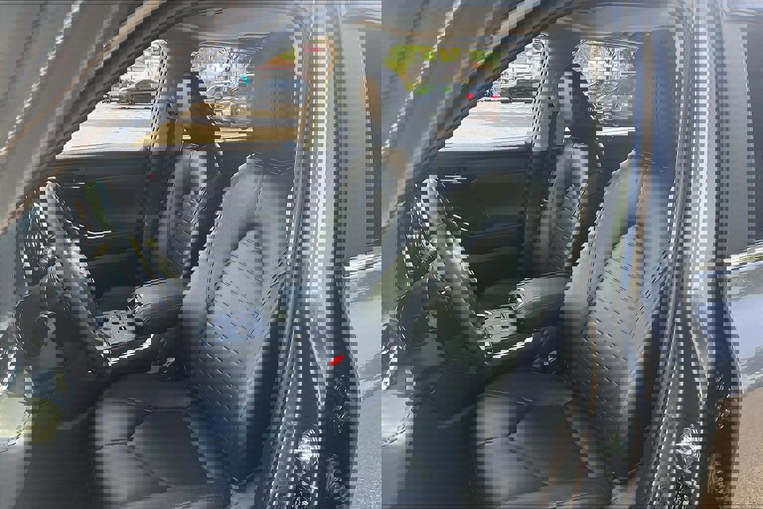 Used 2023 Toyota Highlander XLE FWD image 30