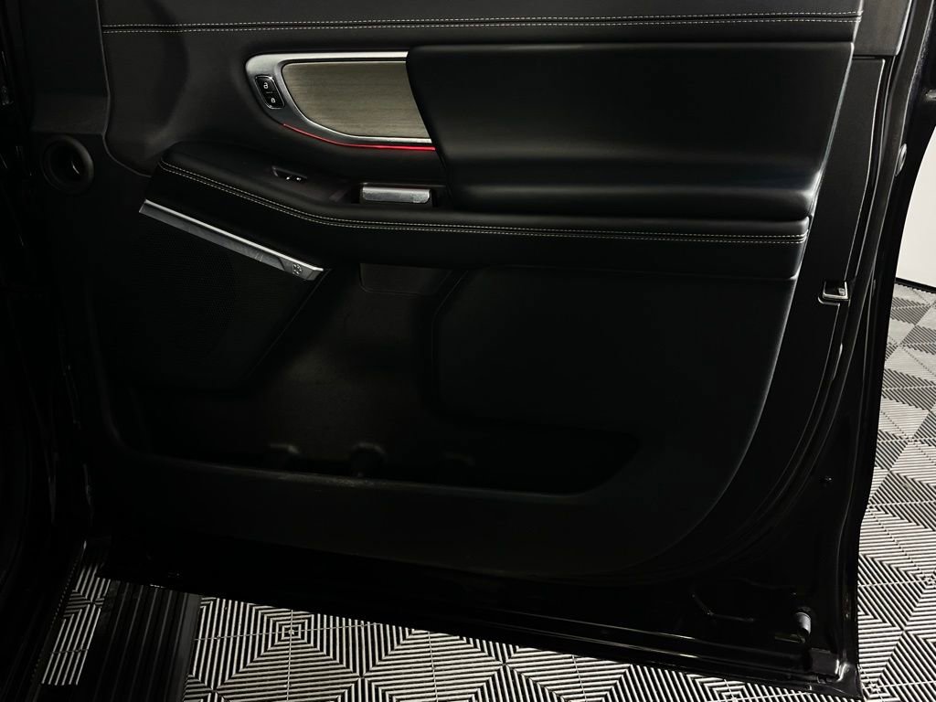 Used 2025 Ford Expedition Platinum image 38