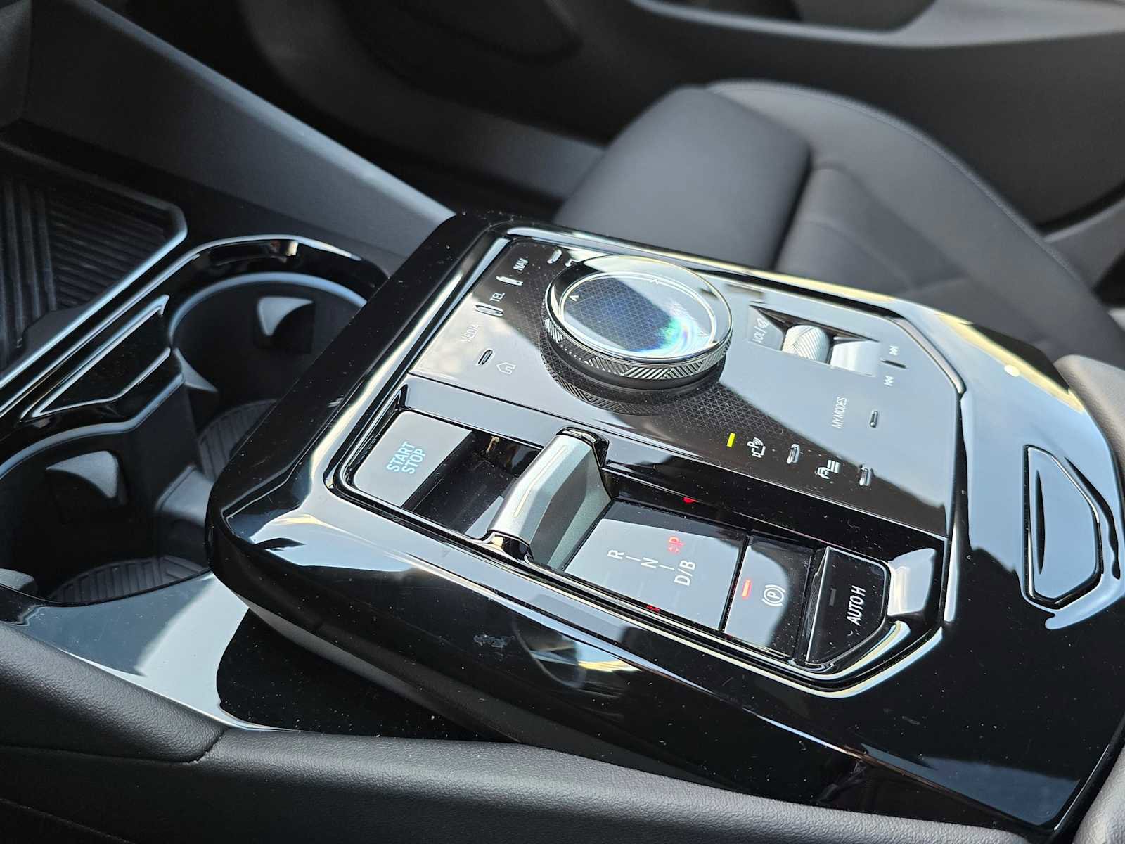 Used 2024 BMW i5 eDrive40i w/ Convenience Package image 39