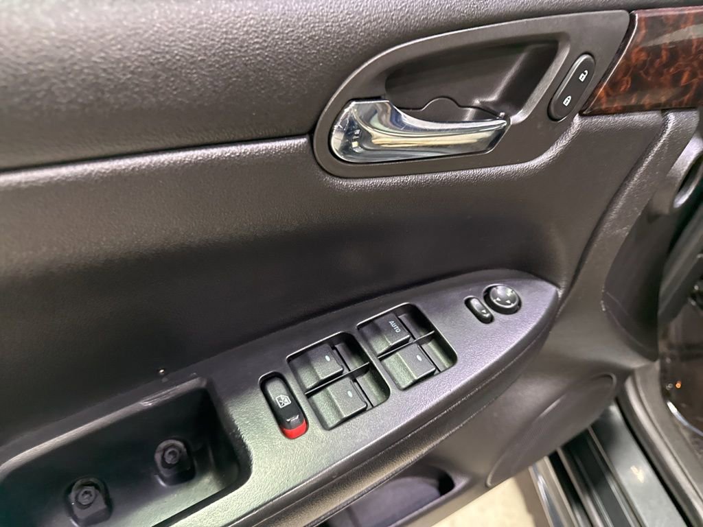 Used 2014 Chevrolet Impala LT w/ LT Sunroof Package image 26