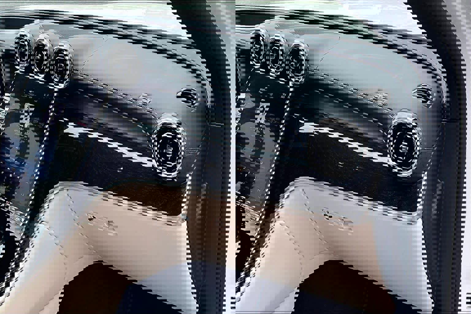 Used 2024 Mercedes-Benz GLC 300 4MATIC image 19