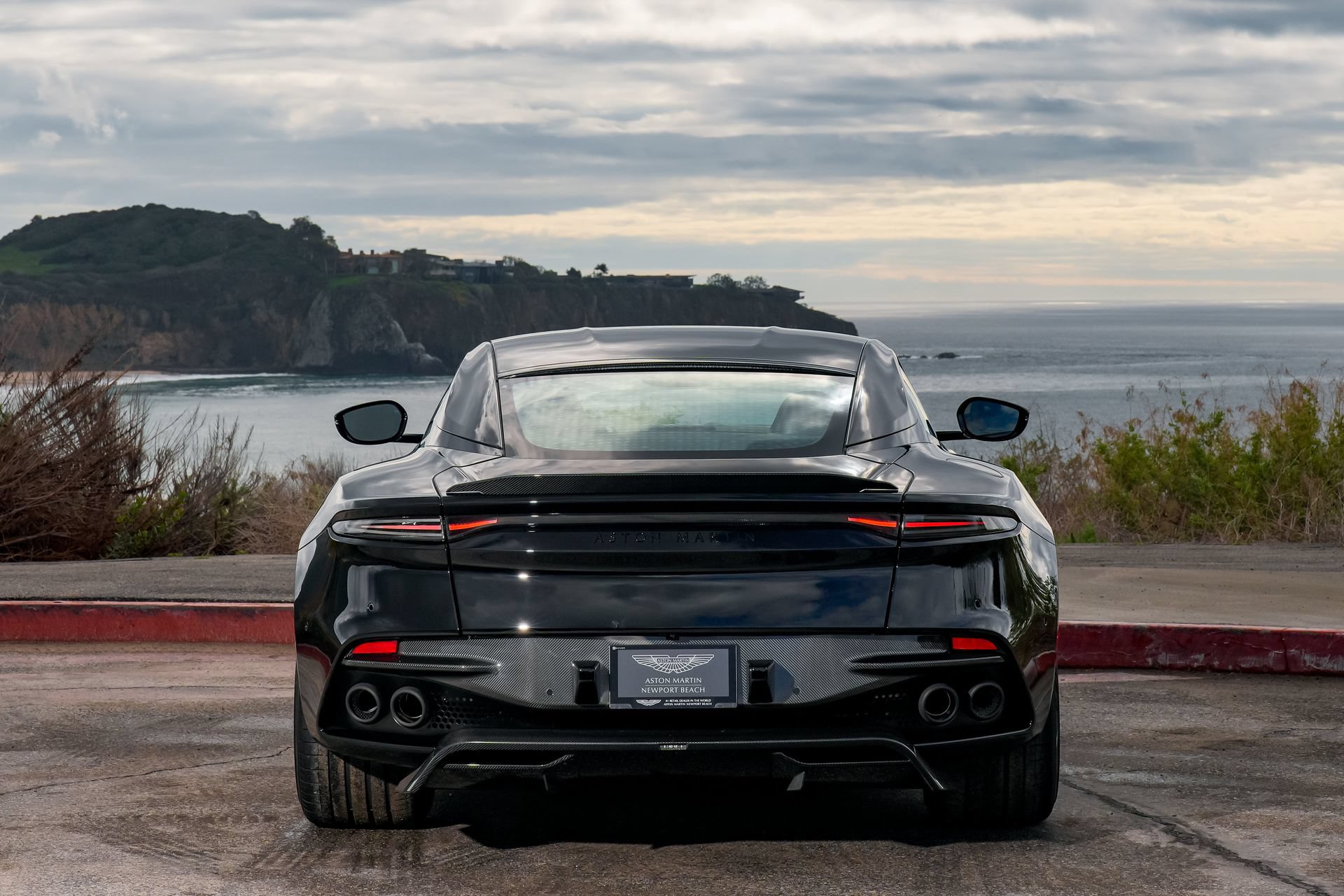 Used 2023 Aston Martin DBS Coupe RWD image 6