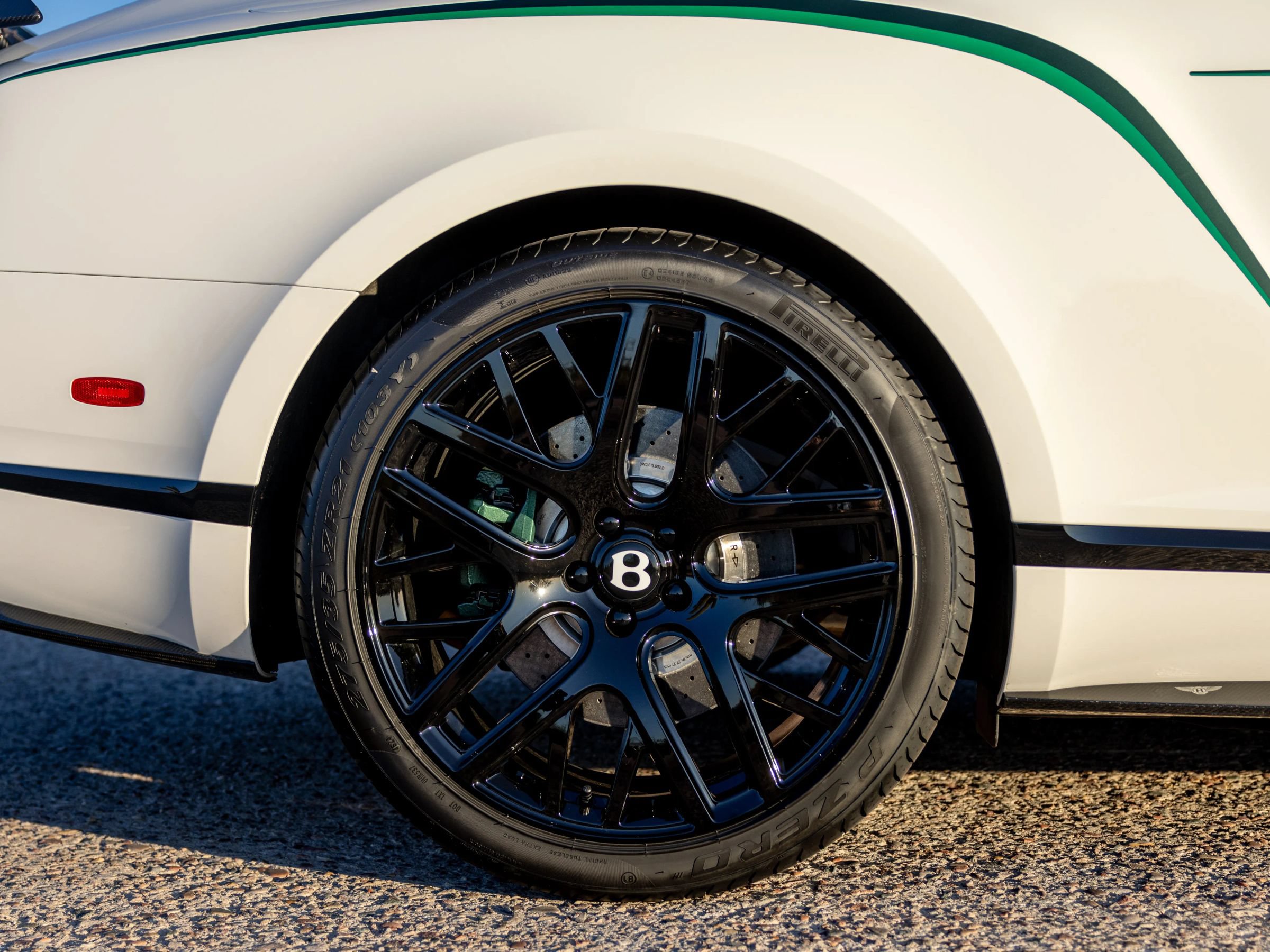 Used 2015 Bentley Continental GT3-R AWD/4WD image 33