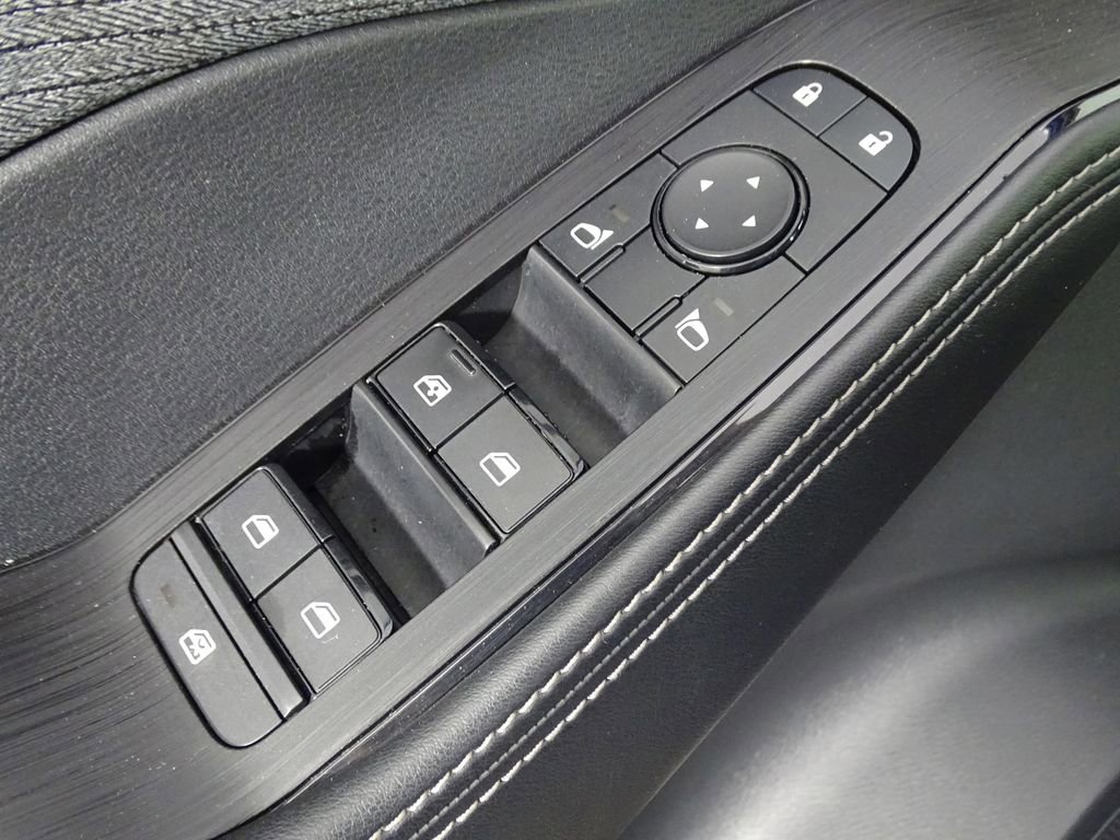 Used 2023 Nissan Rogue SV FWD image 17