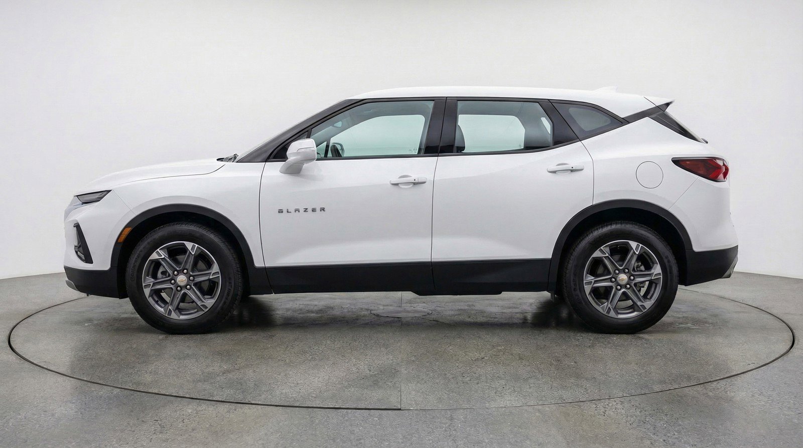 Used 2025 Chevrolet Blazer LT FWD image 5