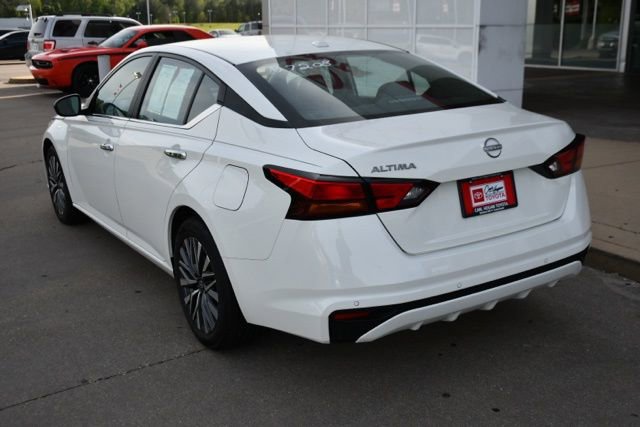 Used 2025 Nissan Altima 2.5 SV image 3