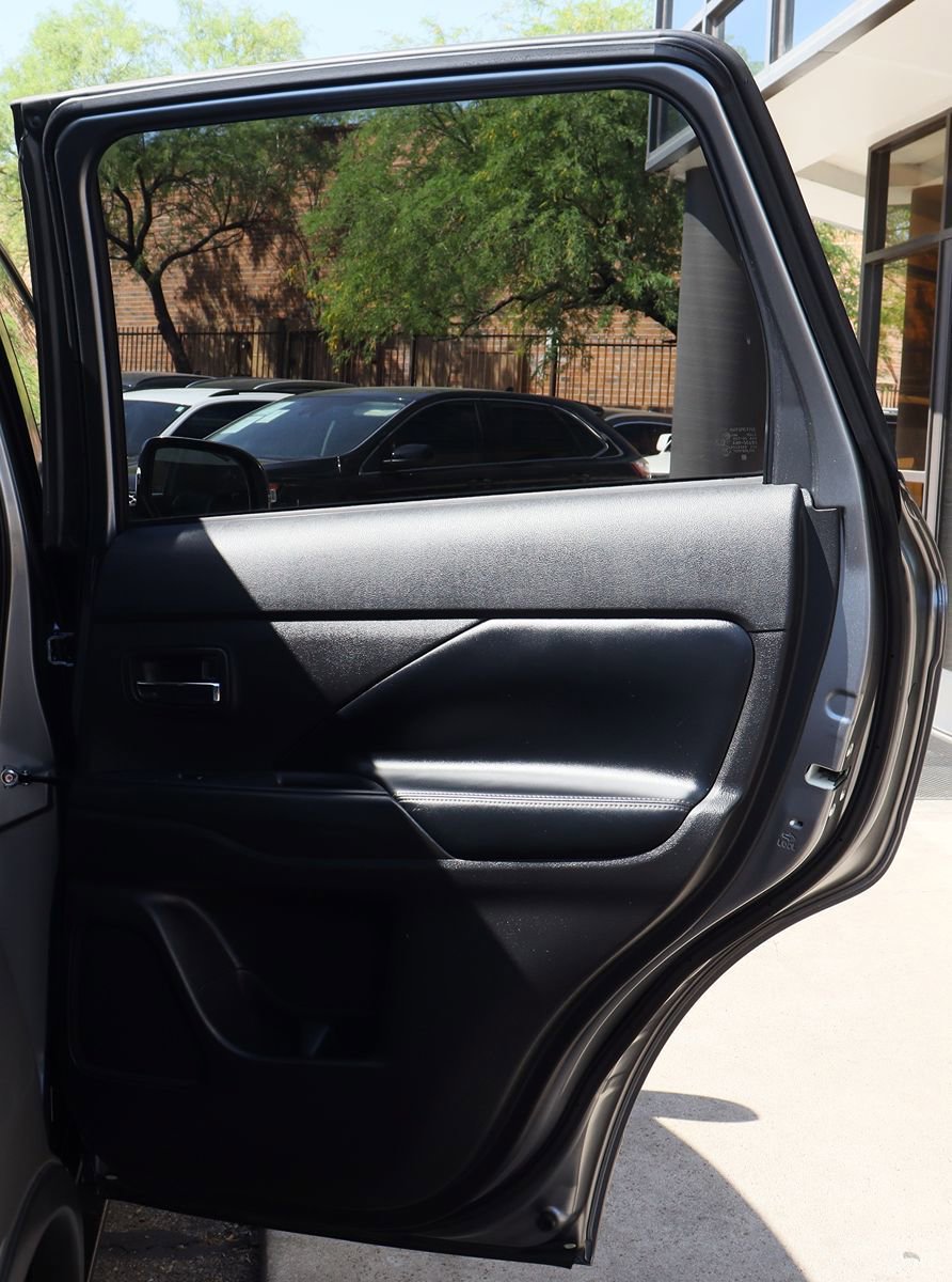 Used 2020 Mitsubishi Outlander SE image 27
