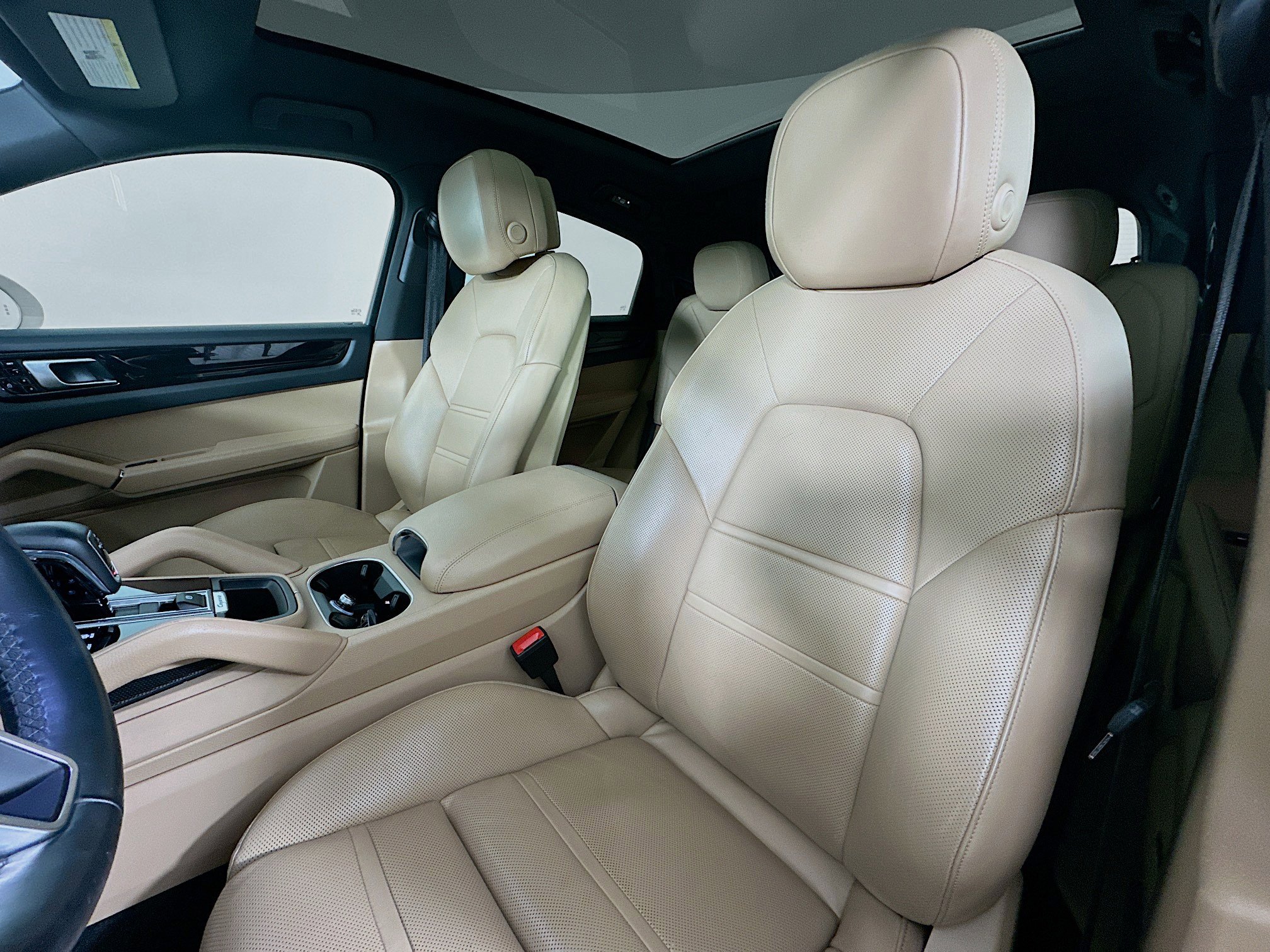 Used 2021 Porsche Cayenne Coupe image 30