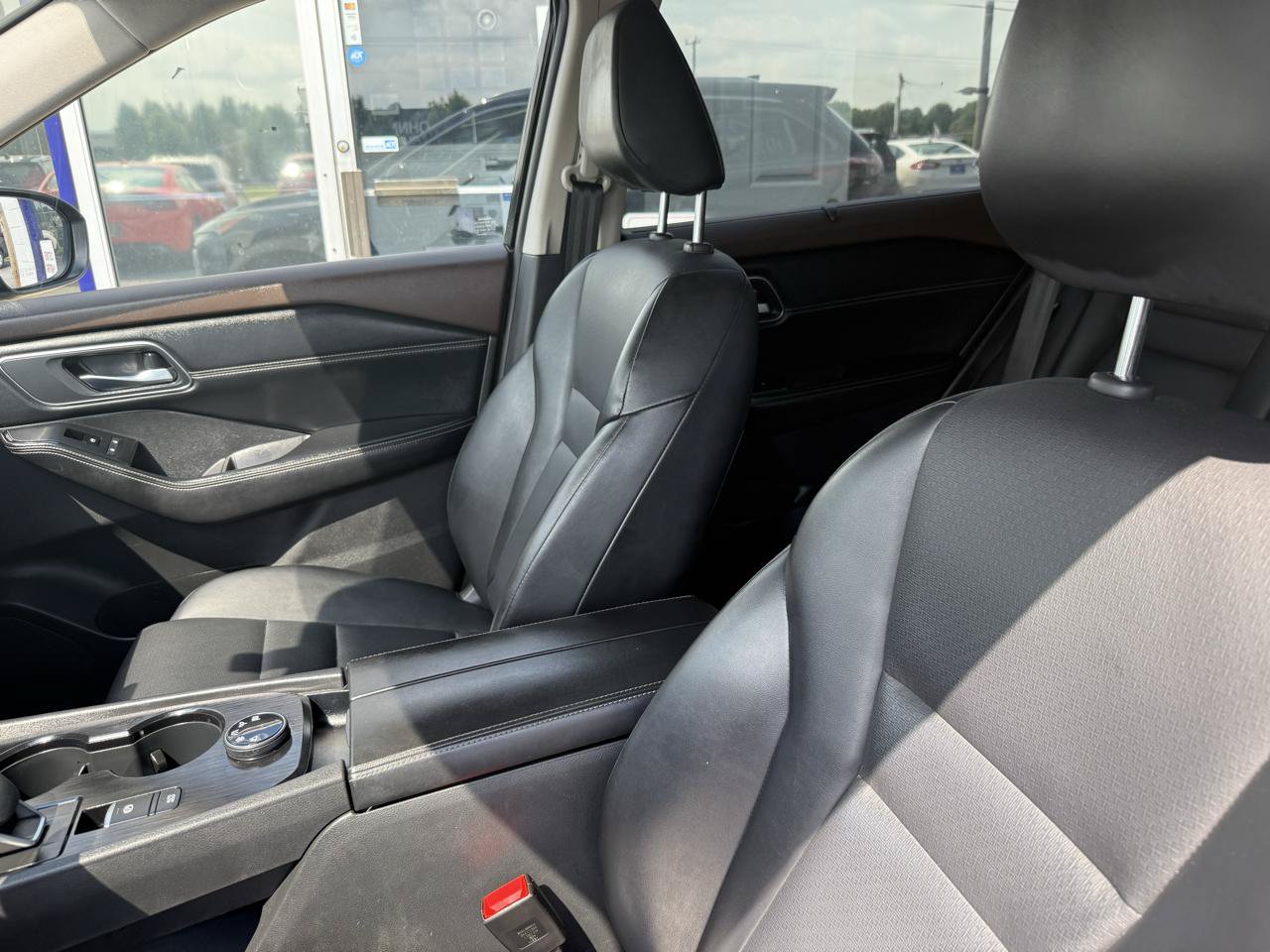 Used 2021 Nissan Rogue SV w/ Premium Package AWD/4WD image 12
