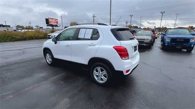 Used 2022 Chevrolet Trax LT w/ LT Convenience Package image 6