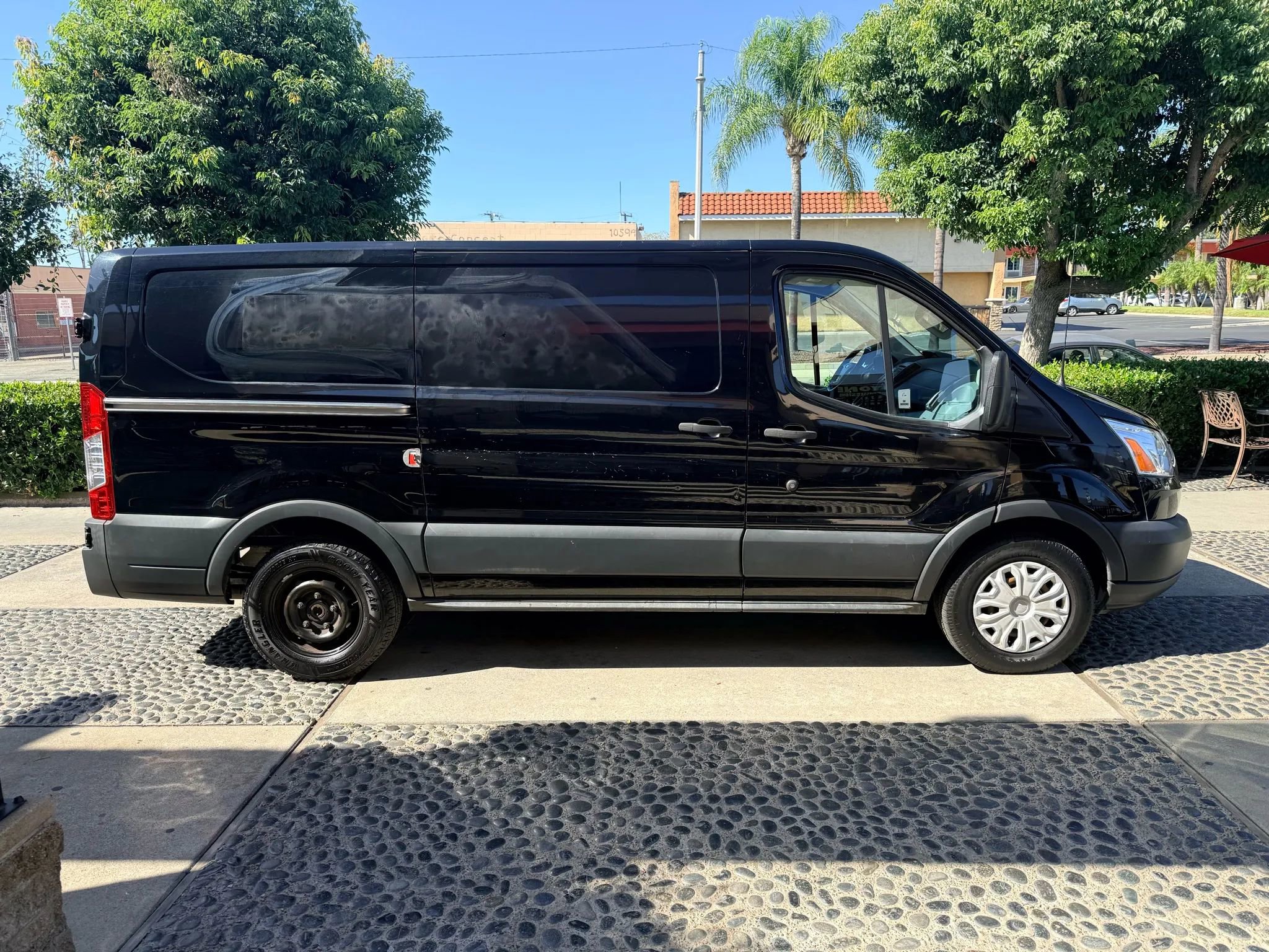 Used 2018 Ford Transit 150 130 Low Roof w/ Exterior Upgrade Package image 4