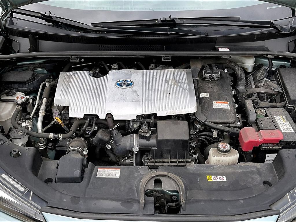 Used 2021 Toyota Prius LE AWD/4WD image 30