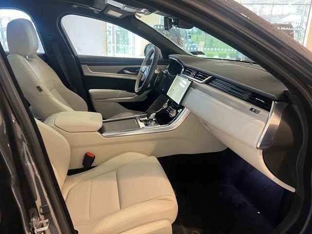 New 2024 Jaguar XF R-Dynamic SE image 25